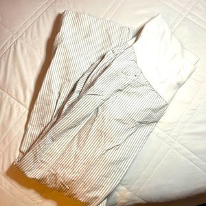 Old Navy Maternity cropped pants
